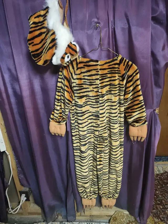 Costume tigres pour enfant 6-7 ans in Costumes in Sherbrooke - Image 6