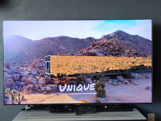 Samsung 65" Q7F QLED 4K Smart TV - MINT in TVs in City of Toronto - Image 4