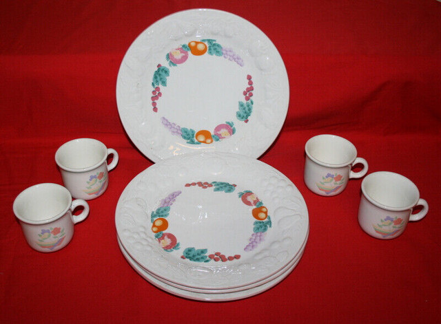 Set Of 4 Plates And Cups $2.00 in Other in Windsor Region - Image 2