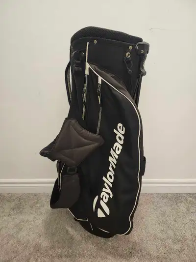 Excellent condition overall. No holes or stains. Zippers and stand working. Smoke and pet free home....