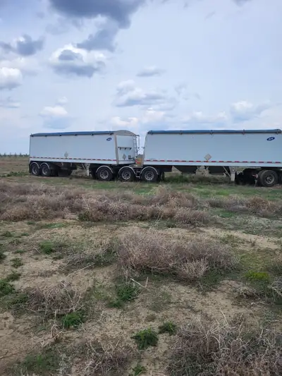 2022 Berg super b grain trailers,70k kms ,Great condition ,$120000 ,Call Dan 3066319127
