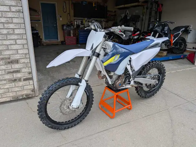 2016 Husqvarna FE350 in Dirt Bikes & Motocross in Edmonton - Image 3