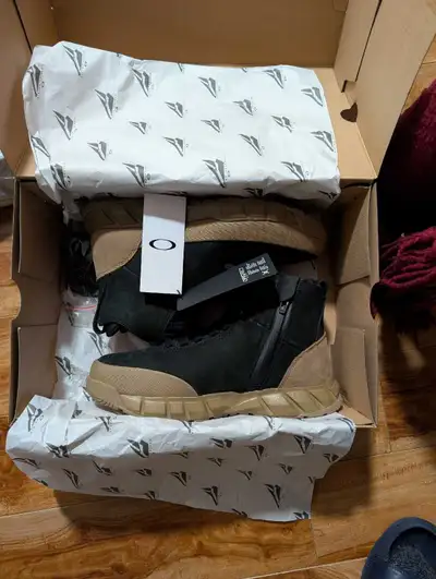 New Oakley Boots, Men 8.5 , View more