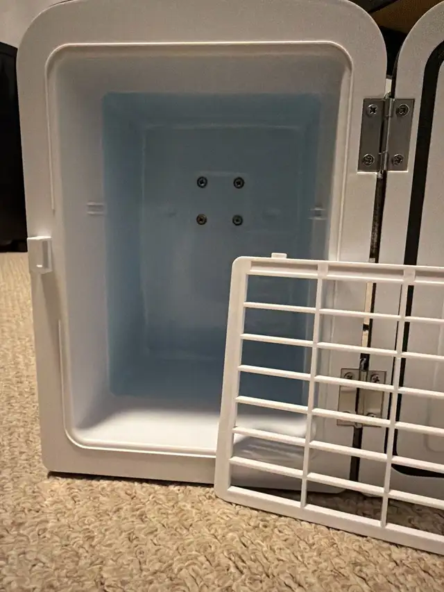 Koolatron Mini Fridge in Refrigerators in Oshawa / Durham Region - Image 6