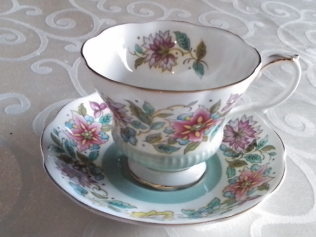 FINE BONE CHINA CUP SAUCER - DORSET, COUNTRY FAYRE, ROYAL ALBERT in Arts & Collectibles in City of Toronto - Image 4
