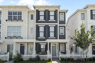 Almost brand new 1520 sqft end unit Row Home(Non-strata) with 3 beds 3 baths plus den in Webster Cro...