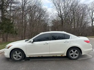 2009 Honda Accord Driven 325000kms Leather interior, heated seats, sunroof. No accidents. Smoke free...