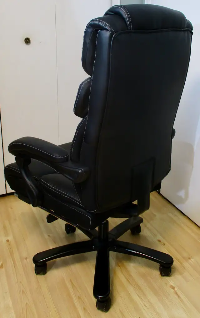 NEW Leather Office Chair, holds 400lbs, Reclines with Footrest in Chairs & Recliners in Kelowna - Image 5
