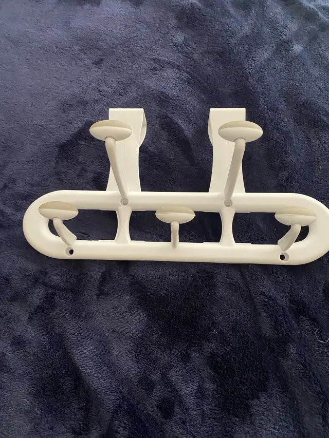 White Over-the-Door Hook Rack in Storage & Organization in Mississauga / Peel Region - Image 2