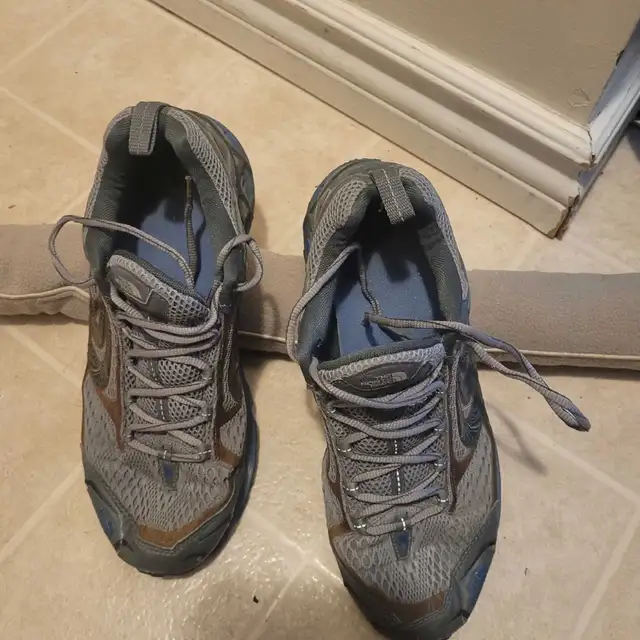 North face sneakers size 8 mens in Men's in Calgary - Image 4