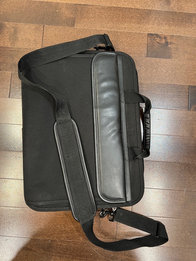 Laptop bag for up to 17 inch / sac pour ordinateur portable dans Autre  à Ville de Montréal