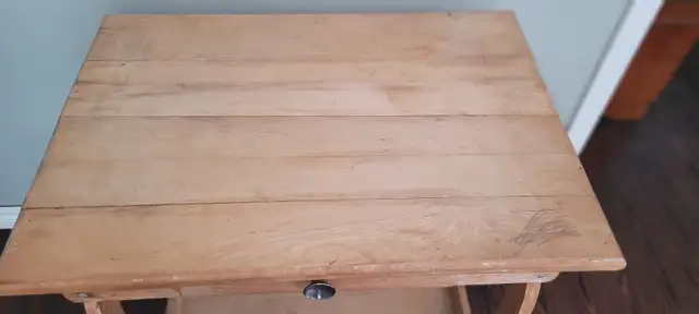 WOODEN SIDE END SMALL TABLE WITH DRAWER & SHELF CAN USE AS DESK in Other Tables in Barrie - Image 3