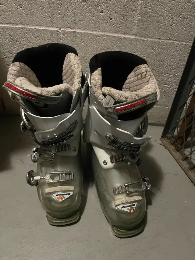 Women’s Ski Boots in Ski in Ottawa - Image 2