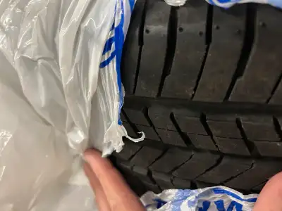 MICHELIN X-ICE SNOW 215/60R16 99H XL Only used for 1 season.