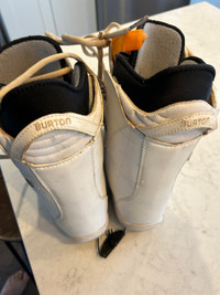 Jr burton snowboard boots size 4 