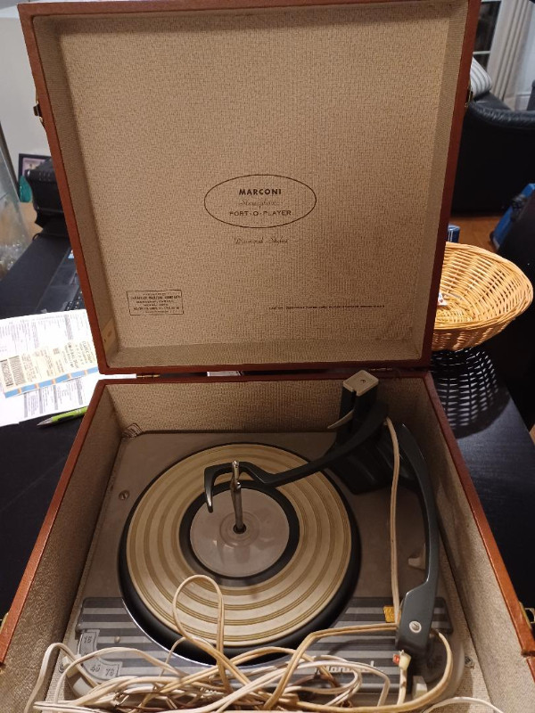 For sale Vintage Marconi high fidelity portable phonograph in Arts & Collectibles in Oakville / Halton Region