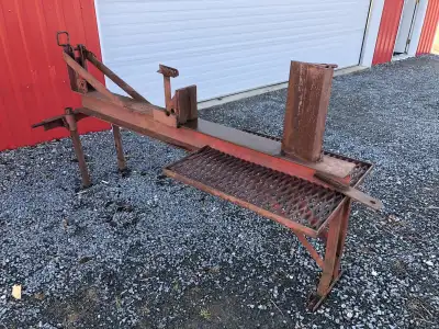 3pt hitch Firewood Splitter for the back of Tractor. Very well built strong construction. Has catch...