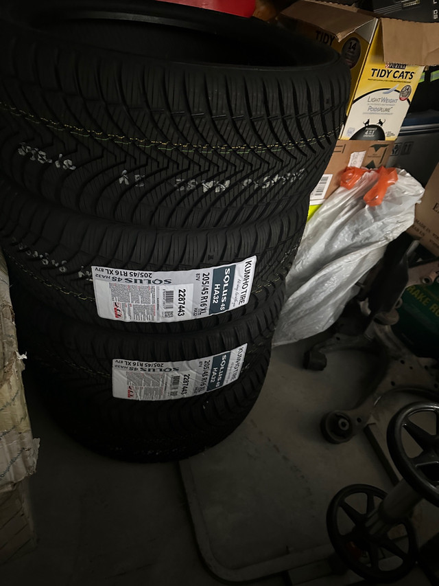 4 new Kumho winter tire 205/45-16 XL dans Pneus et jantes  à Ouest de l’Île