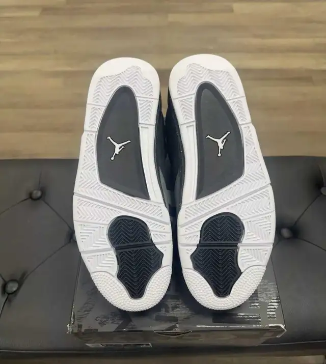 DS Nike Air Jordan Retro 4 Fear Size 9 in Men's Shoes in Mississauga / Peel Region - Image 5
