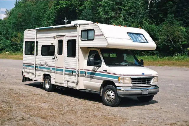VR CLASSE C 24 PIEDS - FORD 1993 in RVs & Motorhomes in Laurentides - Image 2