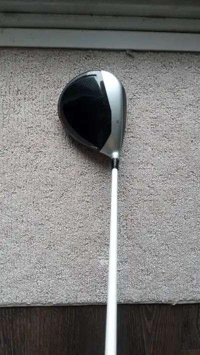 Left-handed Taylormade M4 driver 2018 release (red/blue above the M) 9.5° twist-face loft Optifit sy...