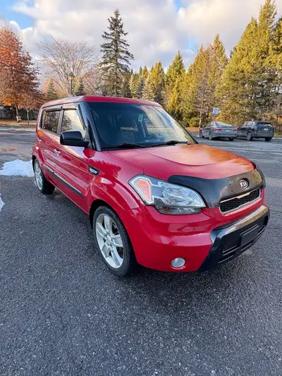 Kia Soul 2011, une voiture compacte et économique en bonne condition. Cette voiture est parfaite pou...