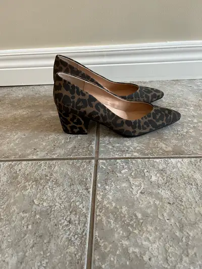 Chic Shoes Size 8, View more