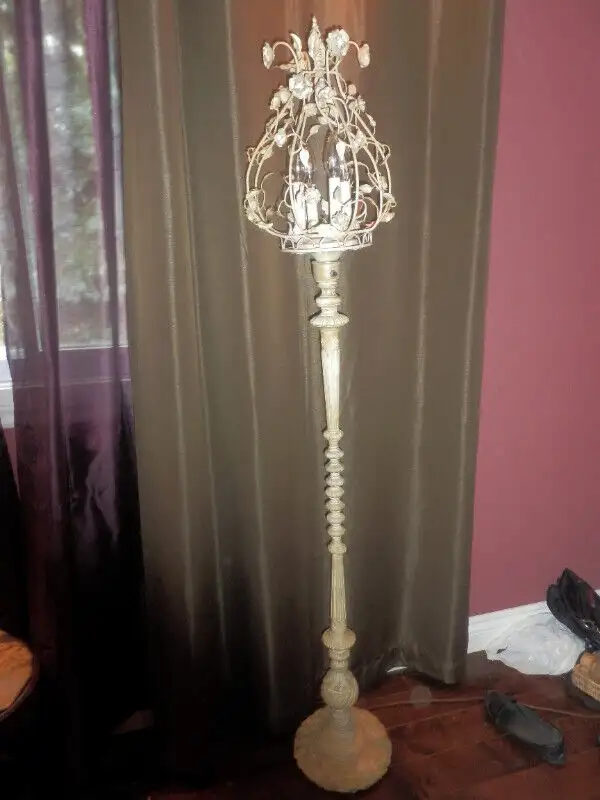 Lampe sur pied en fonte de style florentin in Other in Longueuil / South Shore - Image 3