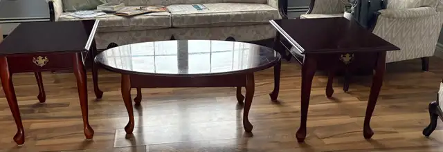 coffee table, end table and console matching set in Coffee Tables in Charlottetown - Image 4