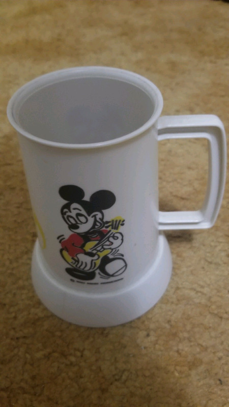 Vintage Disney Mug from early 1970s - Mickey Mouse + Donald Duck in Feeding & High Chairs in Kitchener / Waterloo - Image 3