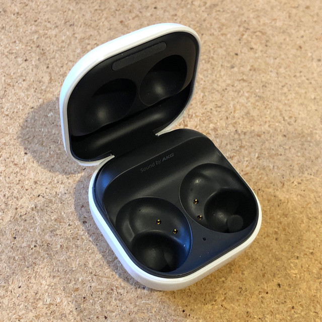 Samsung Galaxy Buds2 Wireless Charging Case Cradle ONLY SM-R177 in Cell Phone Accessories in Ottawa