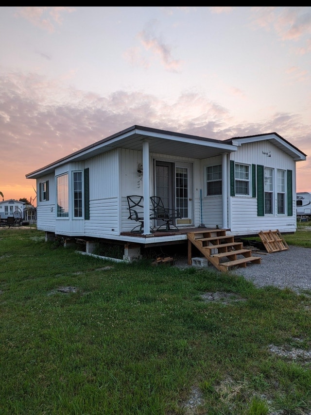 PRICE DROPPED 15 000 FOR PARK MODEL LIVING in Dunnville !!!!! Park