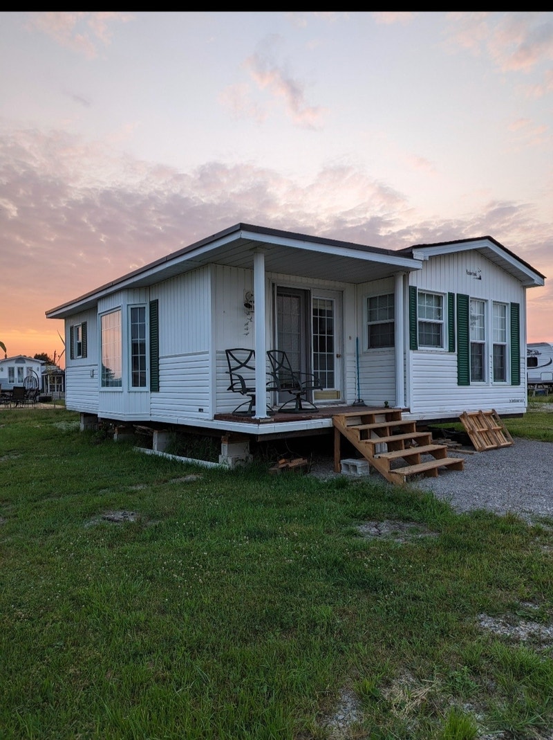 PRICE DROPPED 15 000 FOR PARK MODEL LIVING in Dunnville !!!!! Park