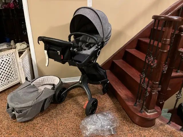 Stokke stroller V6 with bassinet . (car seat extra cash) in Strollers, Carriers & Car Seats in Markham / York Region - Image 2