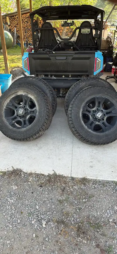 70% tread life left 35x12.5x20 wheel size Bolt pattern is 8X180 Wheels came off of 2014 gmc sierra 2...