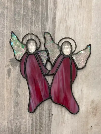 Stained glass angels to hang in your window or on a wall. Simple and elegant. 5x5 inches. In excelle...