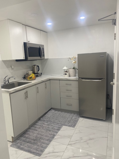 Newly Renovated Cozy Private Basement Studio Apartment for Rent – Mississauga Rent: $1,295/month Bea...