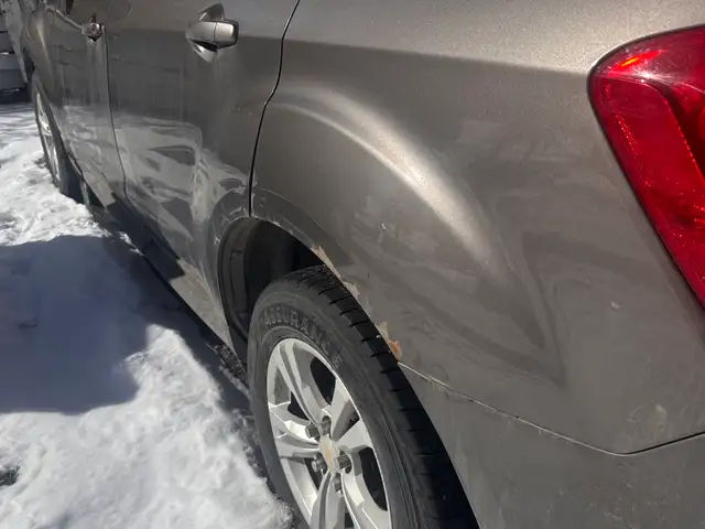 2011 Chevy equinox  in Cars & Trucks in Calgary - Image 3