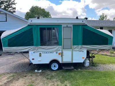 2007 Viking pop-up camper 693kg/1528lbs Well maintained. No leaks, no patches. Everything works grea...