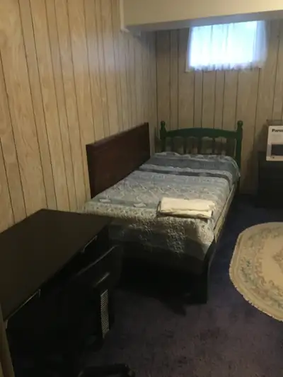 Hello room for rent downtown Whitby $750; any length of time