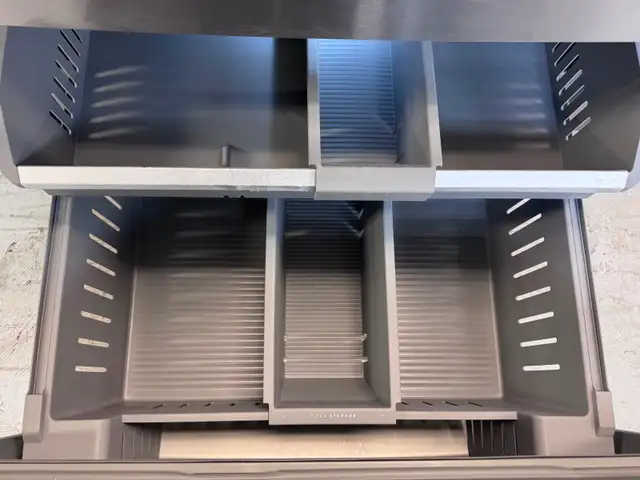 KitchenAid 36" 4-Door Fridge Ice & Water (Steel) in Refrigerators in Barrie - Image 7