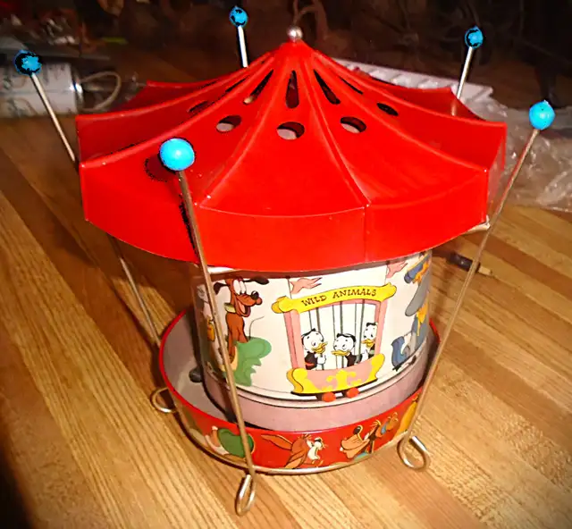 Vintage 1950's Disney Casey Circus Special Carousel  Motion Lamp in Arts & Collectibles in Peterborough - Image 6