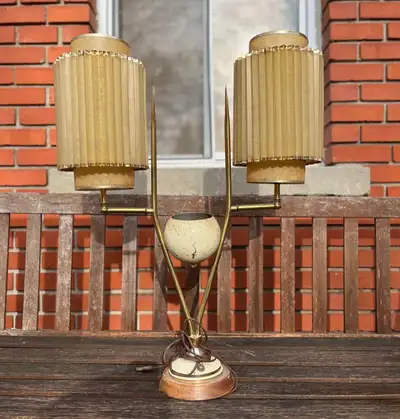 Pickup a l’ile perrot. Rétro Vintage lamp from the 60s, awesome shades. In good condition Rare Mid c...