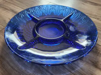 AVON dinnerware / serving dish for sale. VINTAGE, circa 1970s-1980s. Manufactured by Luminarc Arcoro...