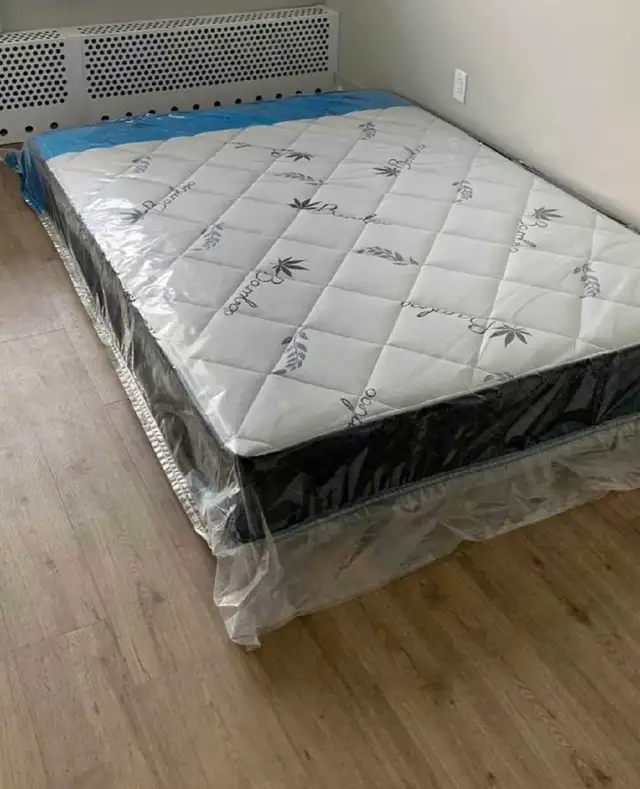 matelass in Beds & Mattresses in City of Montréal - Image 2