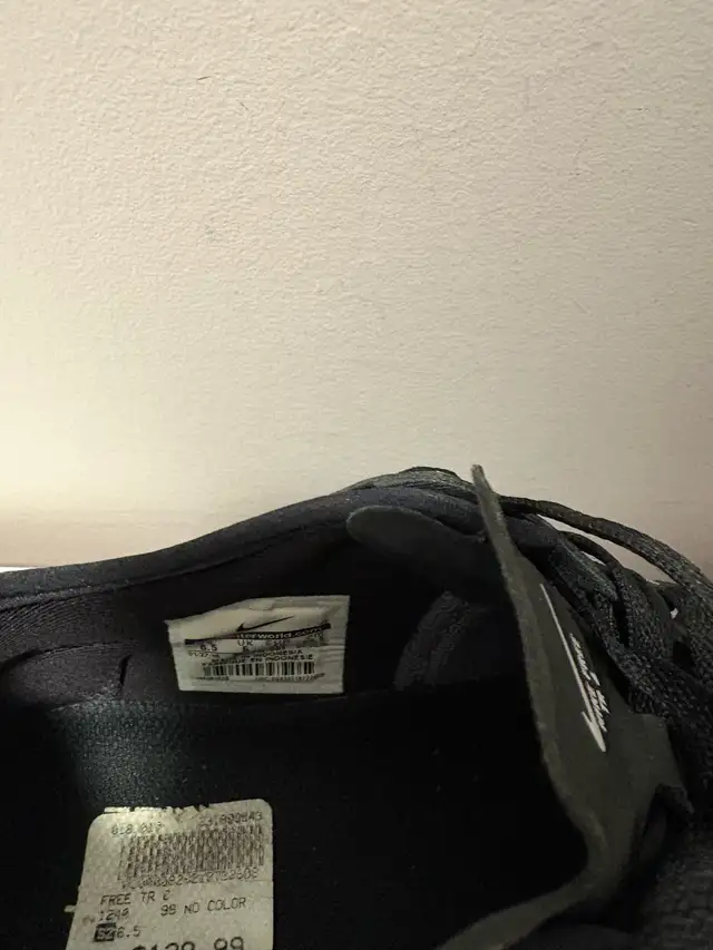 Ladies Nike shoes in Women's - Shoes in Oshawa / Durham Region - Image 4