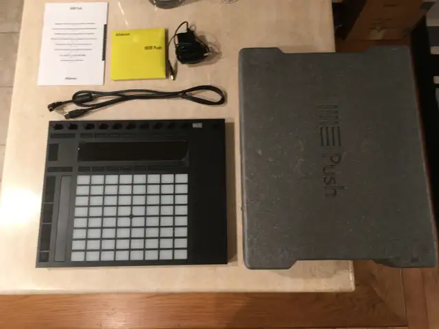 ABLETON PUSH 2 CONTROLLER + BRAND NEW POWERSUPPLY ! in Pianos & Keyboards in City of Toronto - Image 5