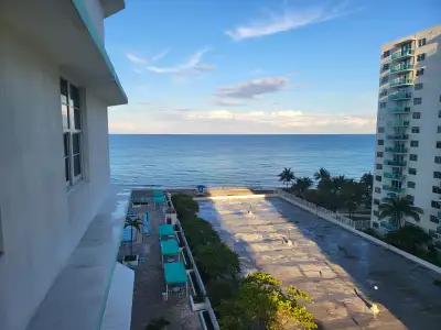 Condo a louer directement au bord de la mer a Hollywood, Florida, View more