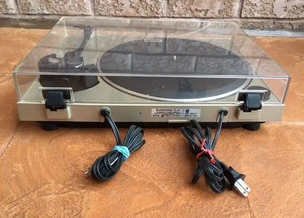 Vintage Pioneer PL-2 Record Player (serviced) in Stereo Systems & Home Theatre in City of Toronto - Image 6