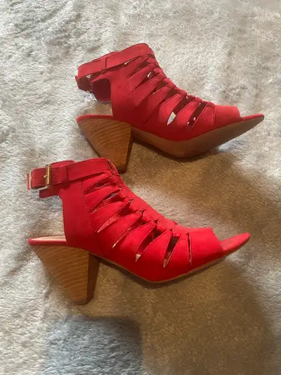 Vince Camuto Heels 9 1/2, View more